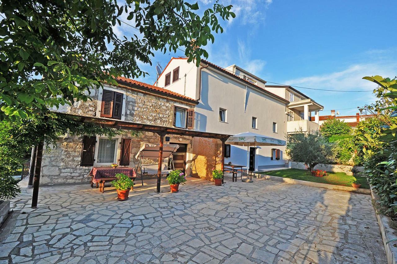 Apartment Dva Oriha Funtana Exterior foto